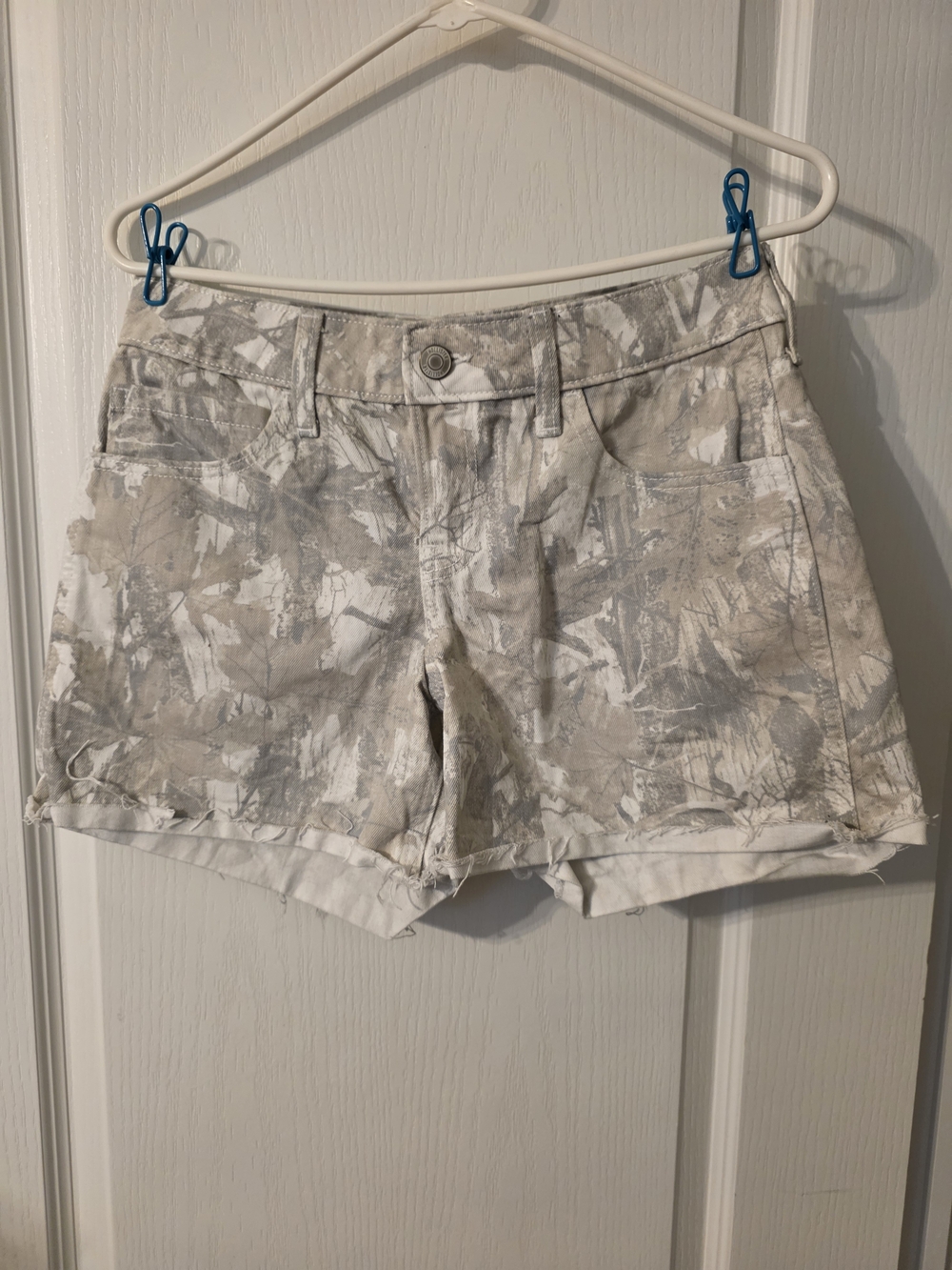 Hollister Neutral Abstract Print Jean Shorts in Beige and Gray